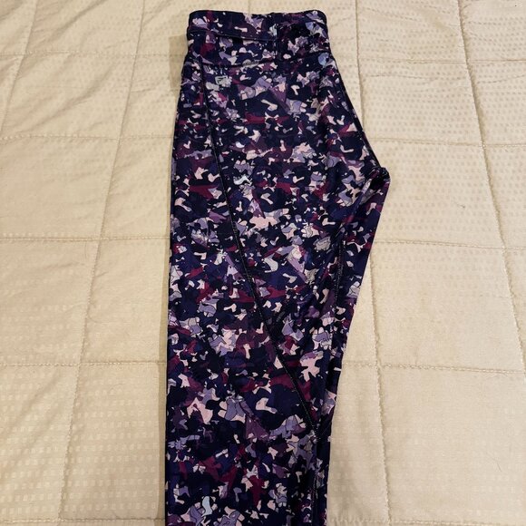 Fabletics, Gia Printed PowerLite Crop, Medium, Camo Flurry Print - Picture 4 of 7